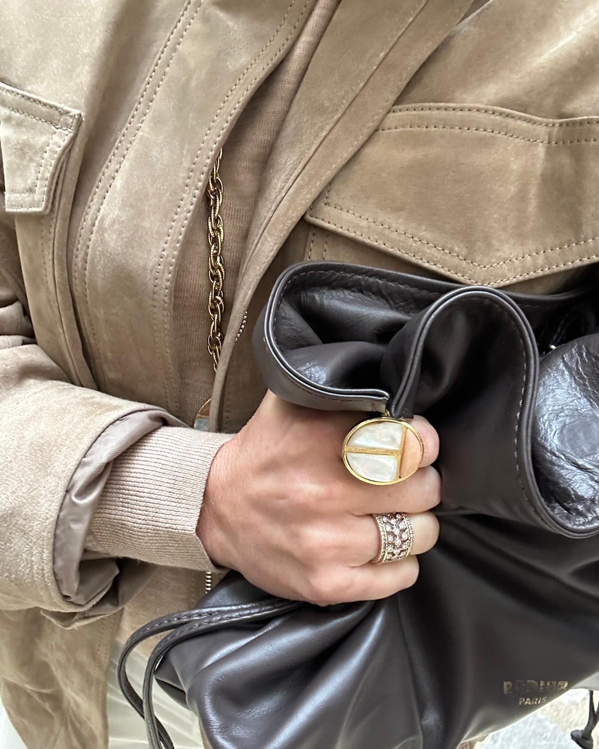 Bague scarabée nacre blanche et pierre de lune pêche